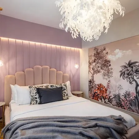 Holt - Hemingway's Loves 4* Bucharest