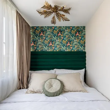 Holt - Hemingway's Loves 4* Bucharest